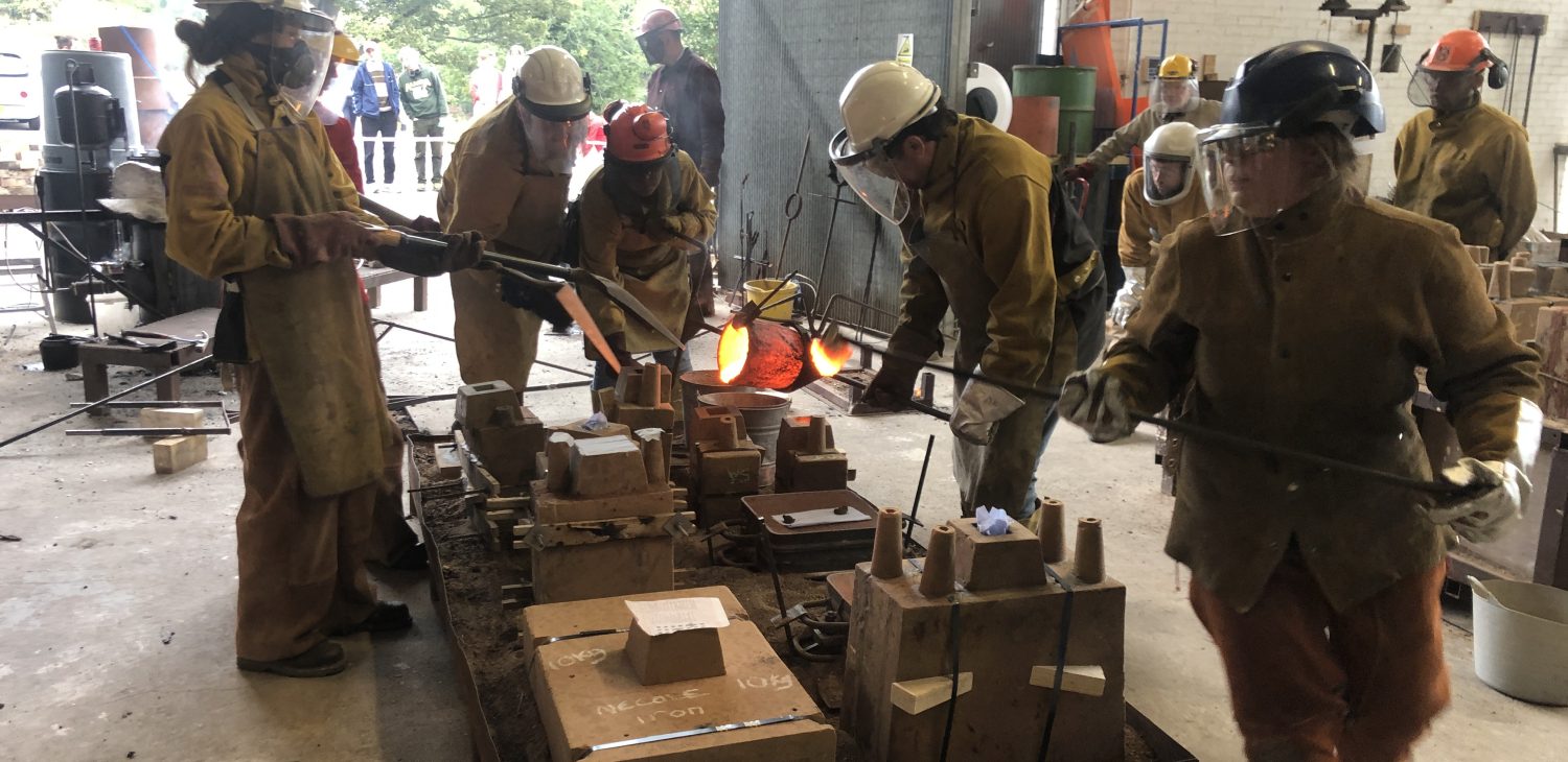 Pouring with two teams, Alternative Foundry Practices.